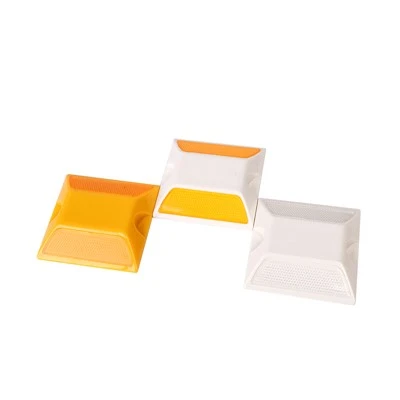 Plastové reflektory Cat Eyes Road Stud